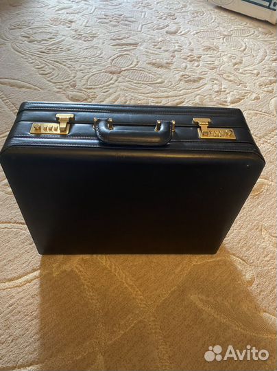 Дипломат Petek