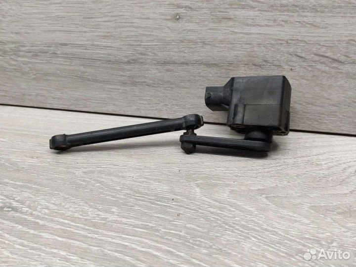 Датчик уровня кузова Mercedes