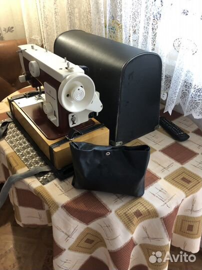 Швейная машина Чайка 132м