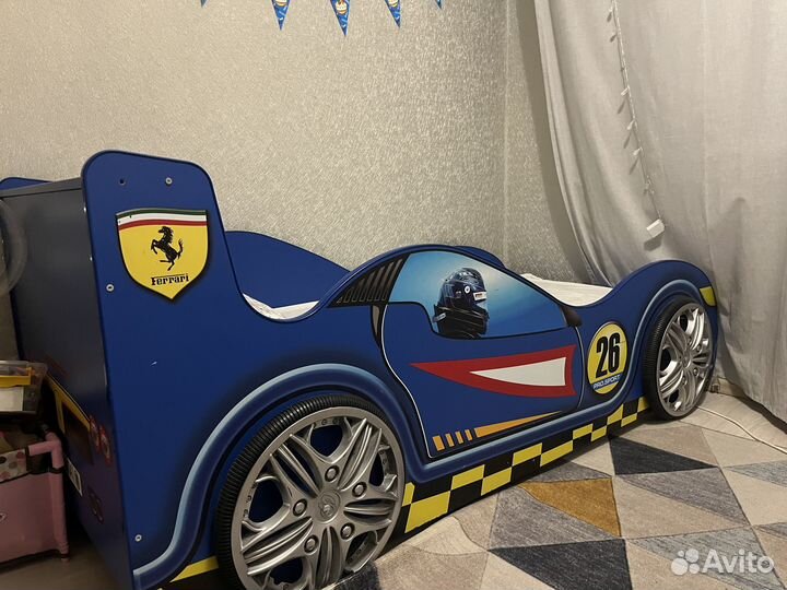 Продам детскую кровать-машинку