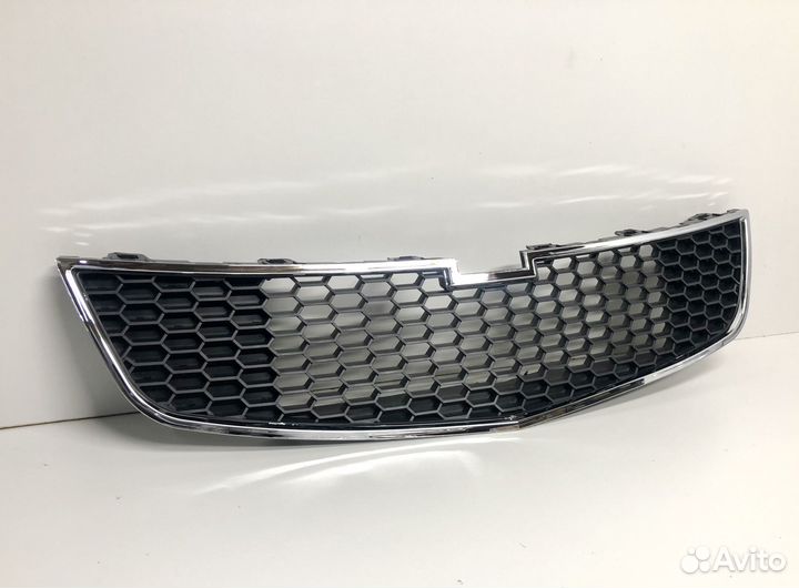 Решетка радиатора Chevrolet Cruze J300 2008-2012