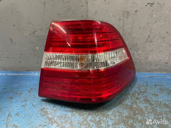 Фонарь правый Lexus Ls430 UCF30 UCF31