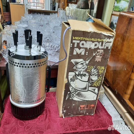 Электро-шашлычница. Новая. В упаковке. Комплект