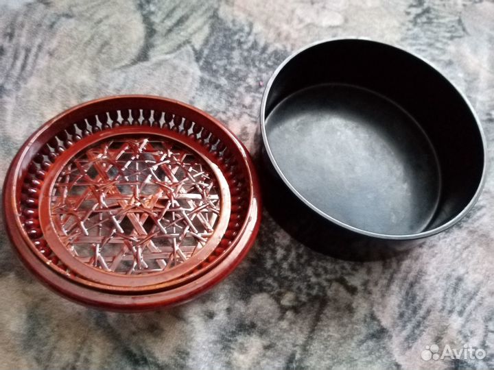 Шкатулка круглая плетёная