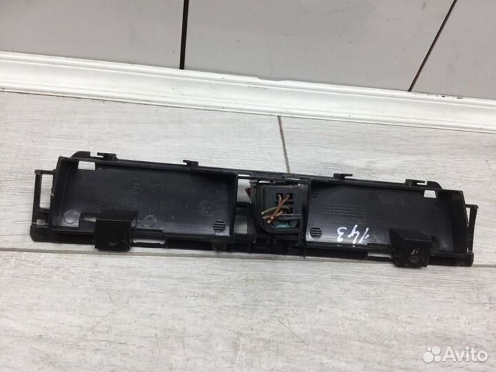 Кнопка аварийной сигнализации Volkswagen Passat