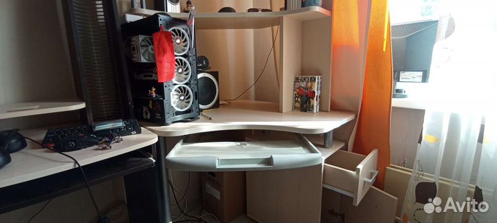 Компьютерный стол