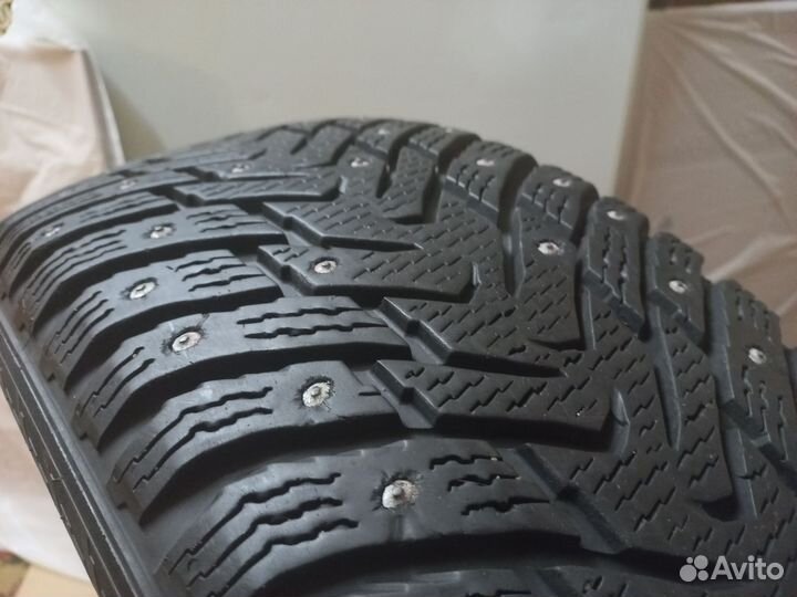 Nokian Tyres Hakkapeliitta 8 215/60 R16 99T