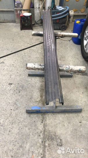 Подножка левая toyota 200