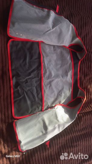 Жилет-каргос большим количеством карманов