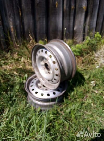 Колёсные диски Nissan. Снижение цены 800 за 2 шт