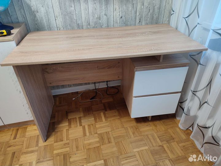 Письменный стол