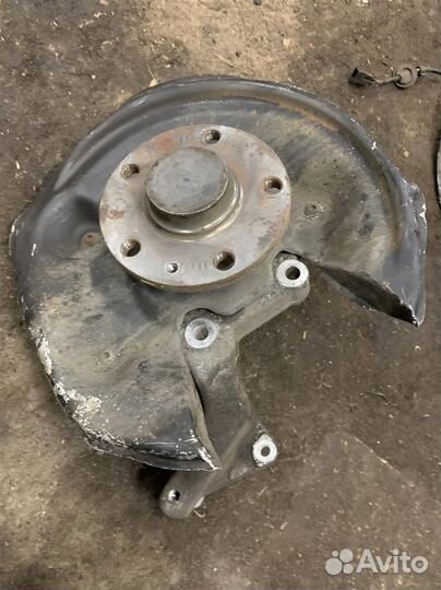 Кулак поворотный задний правый Volkswagen Passat