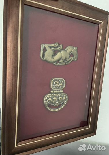 Планшет с копиями древних произведений искусства