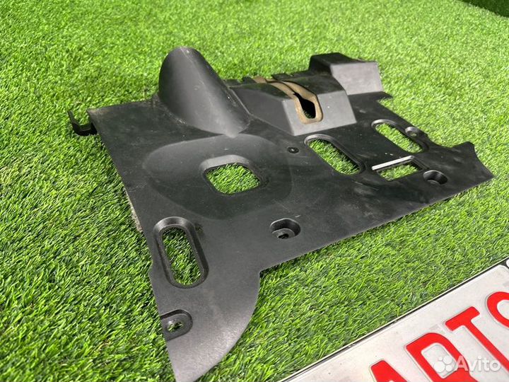 Накладка в салоне передняя левая Bmw 7 E66 N62B48