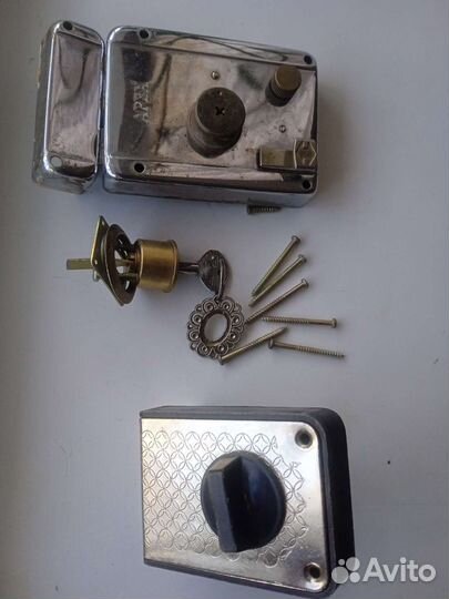 Замок дверной накладной;врезной