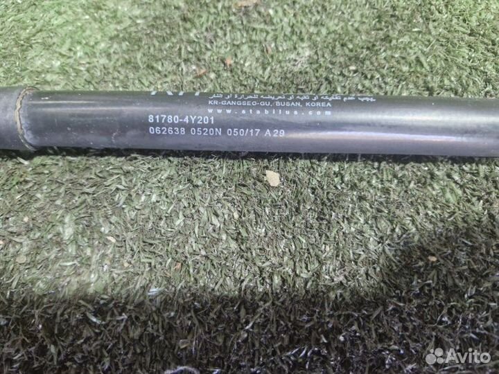 Амортизатор двери багажника задний правый Kia Rio