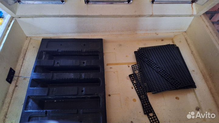 Инкубатор Золушка на 98 яиц