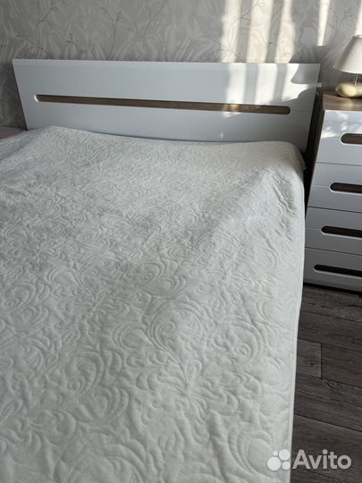 Продается спальный гарнитур