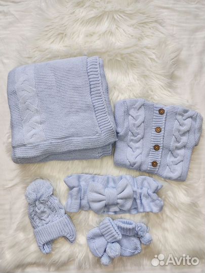 Комплект на выписку новый