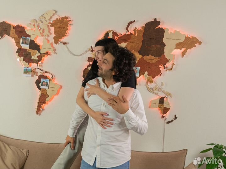 Карта мира из дерева с подсветкой