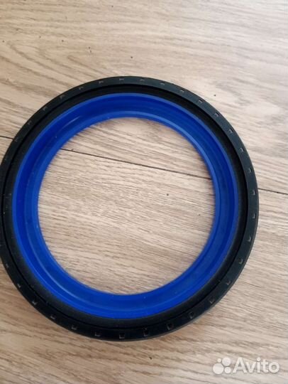 Сальник коленвала передний