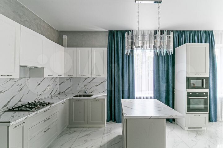 Коттедж 234 м² на участке 6 сот.