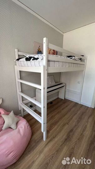 Кровать чердак широкая лесенка