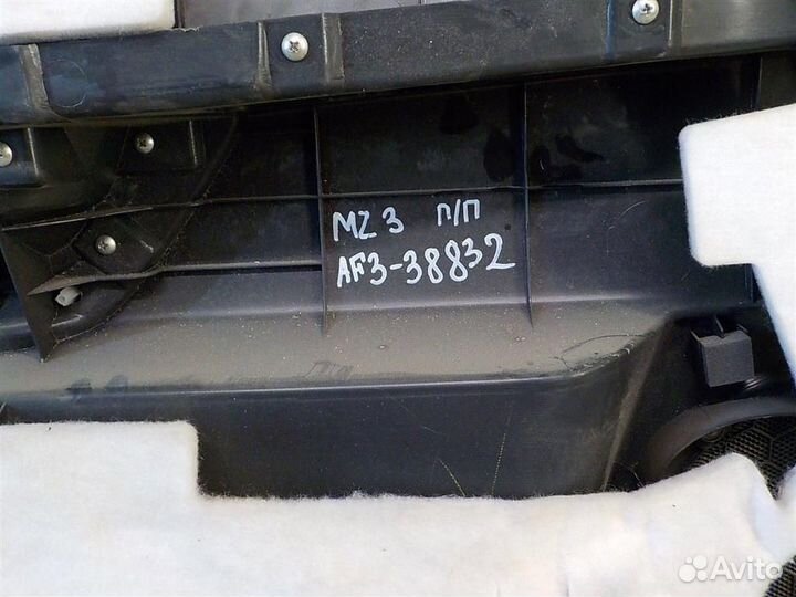 Обшивка двери передней правой Mazda Mazda 3 (BK)