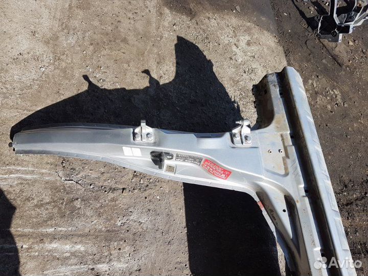 Центральная стойка кузова левая Mercedes-Benz