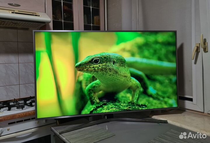 Samsung UE55MU6472 (140см) 4K, SMART TV, Wi-Fi