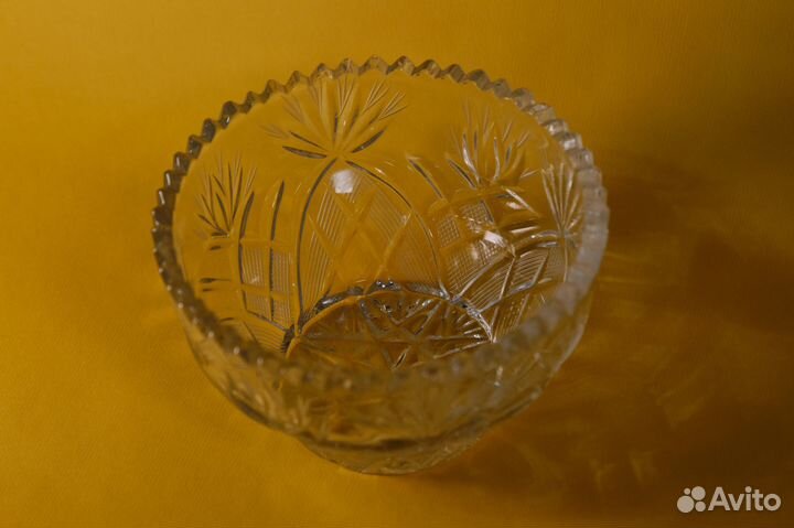 Хрустальные салатники и ваза