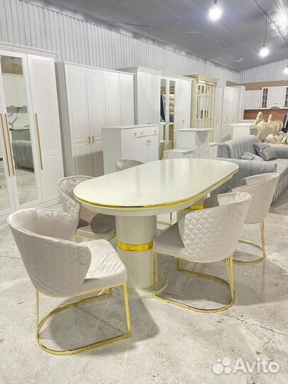 Стол и стулья