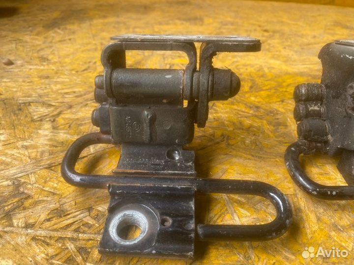 Петля двери Volkswagen Passat Cc B6 2.0 CFG 2011