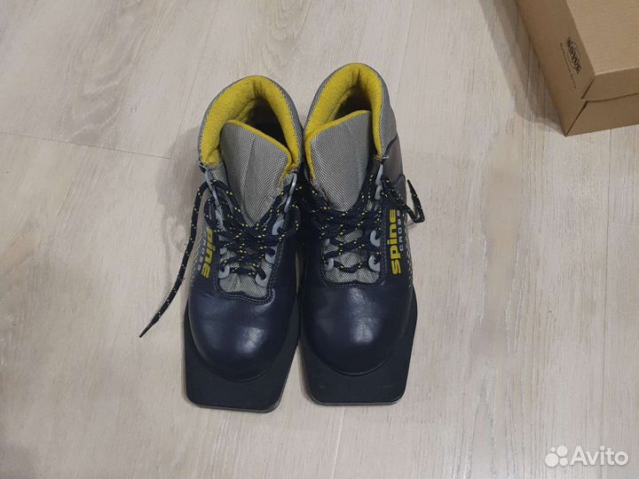 Лыжные ботинки