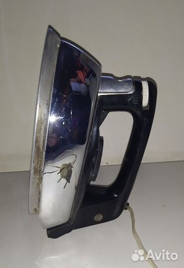 Утюг с терморегулятором и пароувлажнителем (СССР)