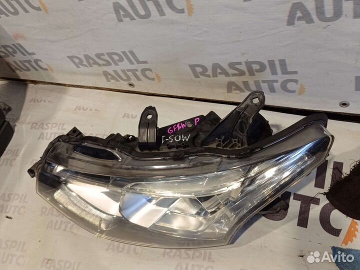 Фара левая Mitsubishi Outlander 3 ксенон