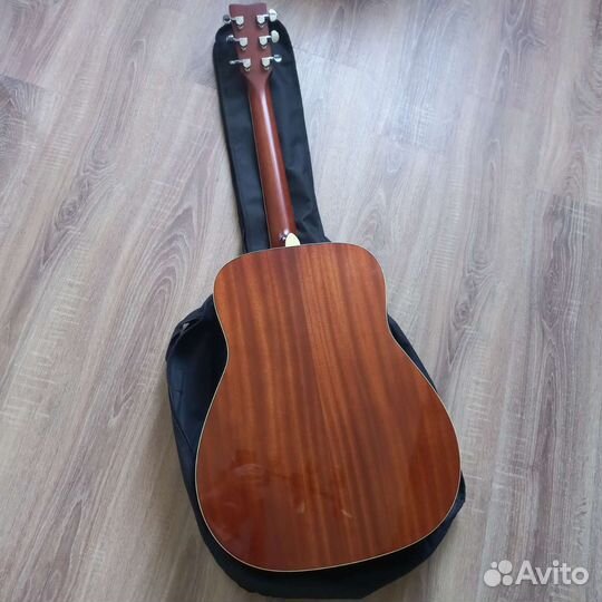 Акустическая гитара yamaha