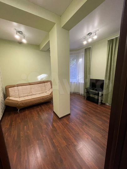 3-к. квартира, 100 м², 1/6 эт.