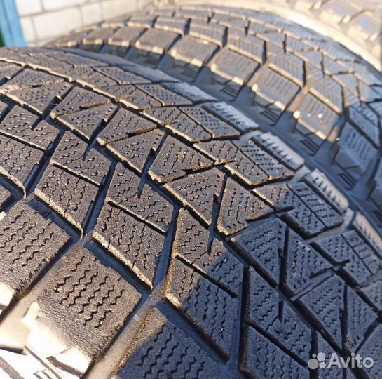 Bridgestone Blizzak DM-V1 235/55 R19