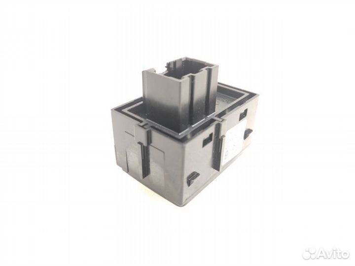 Кнопка открывания багажника Land Rover Discovery 5