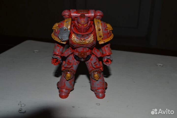 Фигурка из Warhammer (космо-солдат)