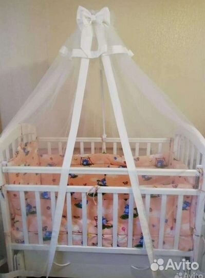 Бортики и постельное белье в кроватку