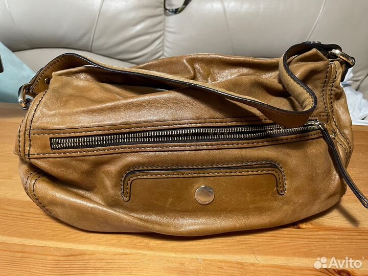 Продается кожаная сумка Coccinelle