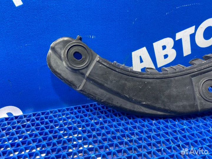 Крепление заднего бампера Audi A6C5 седан 2000