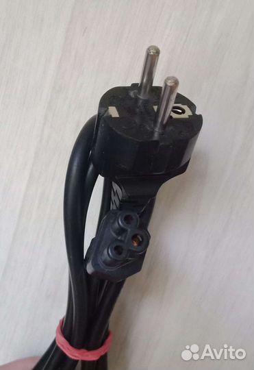 Шнур питания ноутбука