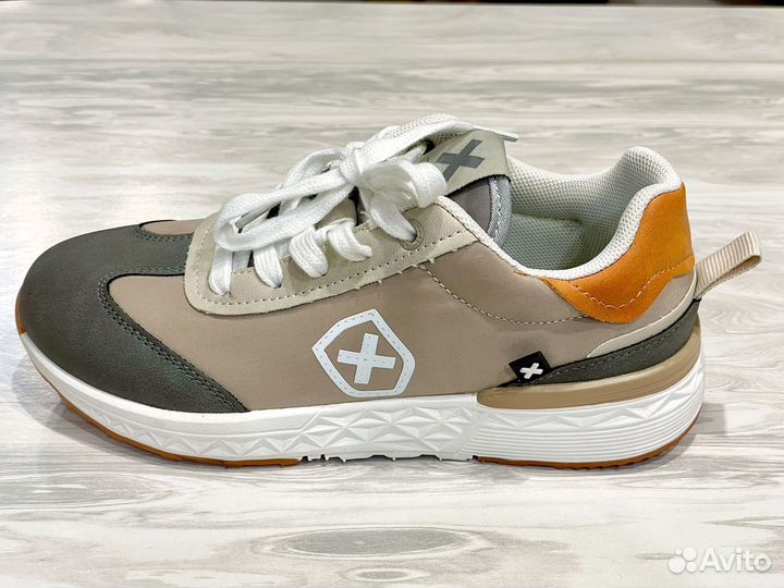 Кроссовки детские