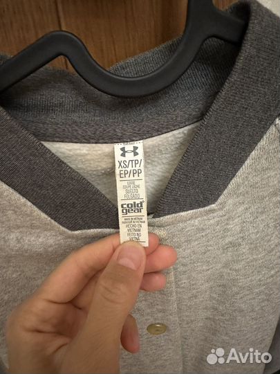 Бомбер under armour. Размер xs/s