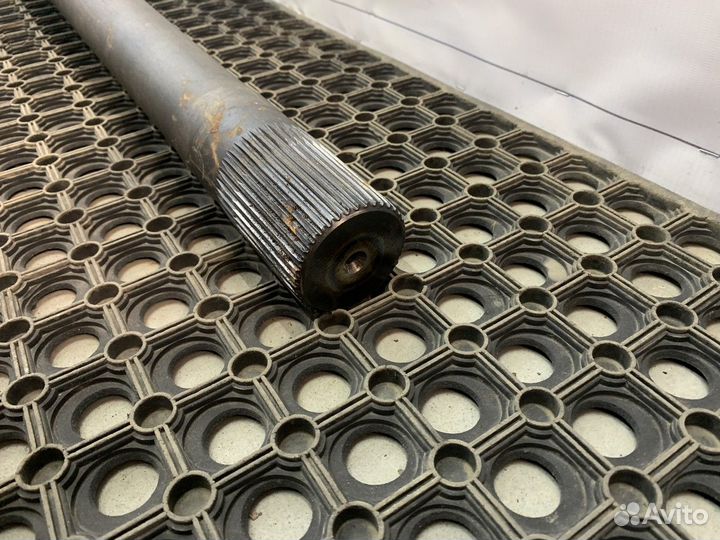 Полуось заднего моста без блокировки 915 мм