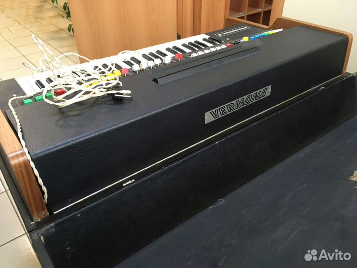 Электроорган Vermona formation 2