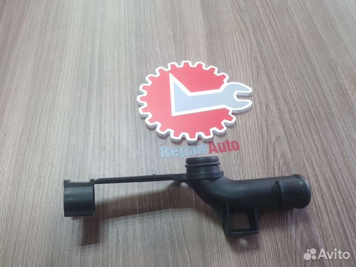 Патрубок системы охлаждения Мерседес w203/w204w